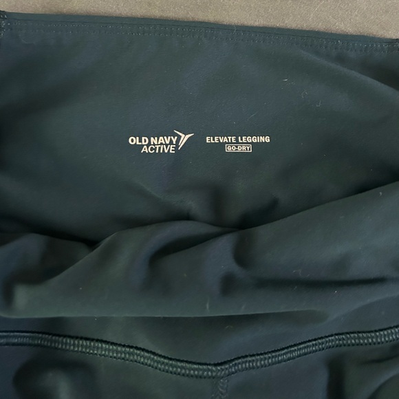 Bundle of Activewear! 2 pairs of leggings, 2 tops, 1 pair of shorts - Picture 11 of 11